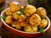 Kako se čisti mladi krompir