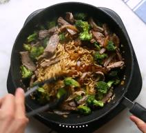 govdina i brokoli sa rezancima