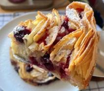 Pita torta od gotovih kora i višanja
