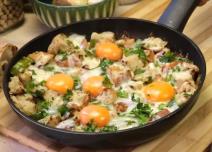 Doručak sa jajima i bajatim hlebom