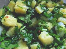 Savršena prolećna salata sa krompirom, sremušem i oslićem