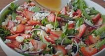 Najbolja prolećna salata sa jagodama i feta sirom