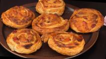 Lisnati pužići sa sirom, šunkom i pavlakom
