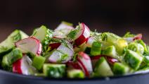 Hrskava salata sa krastavcima i rotkvicama