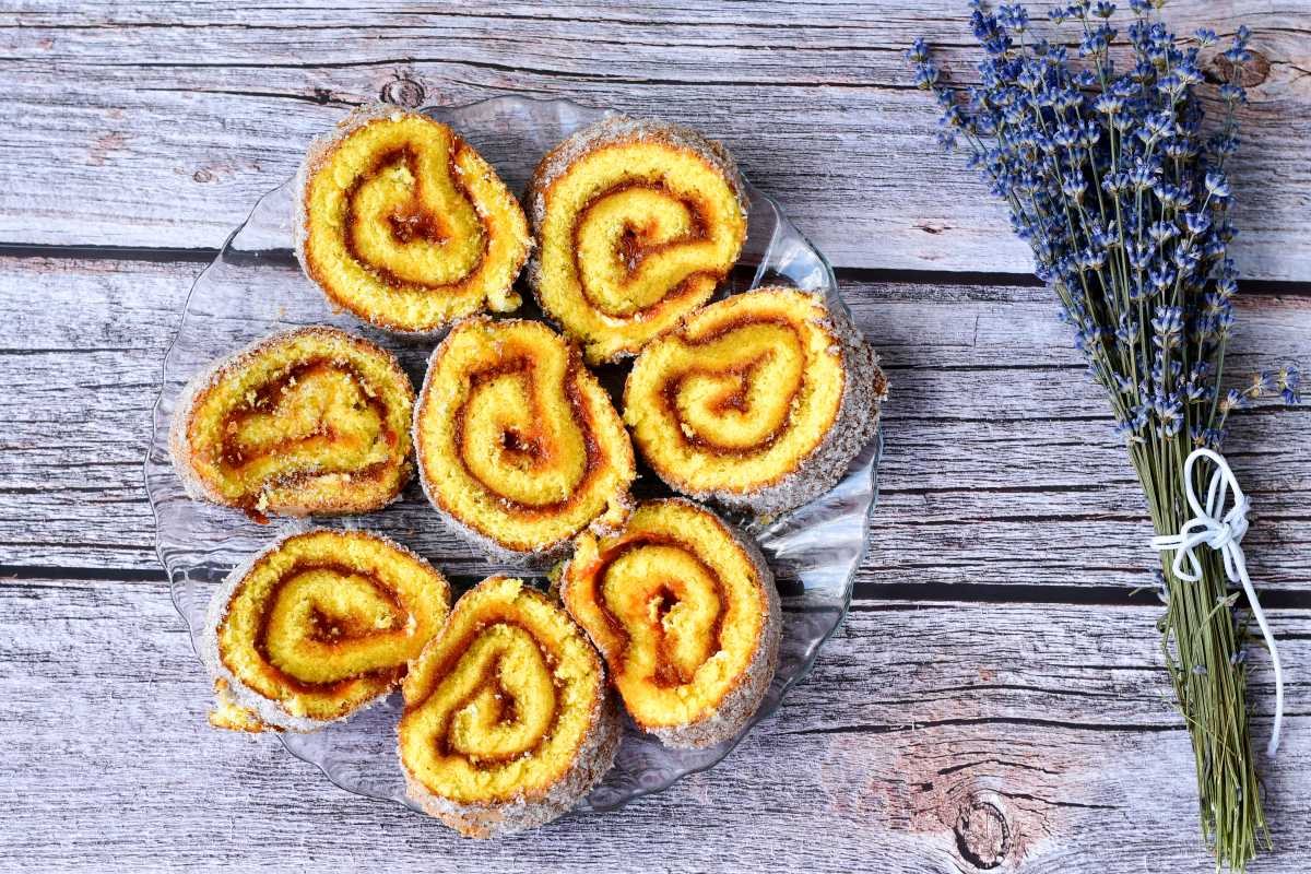 Recept za beze rolat sa jagodama