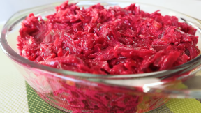 Salata od cvekle i kiselih krastavaca.png