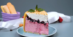 Torta sa piškotama, plazmom i voćem bez pečenja.png