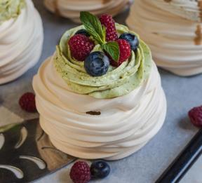 Mini pavlove torte