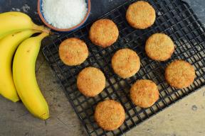 Banana keks sa kokosom