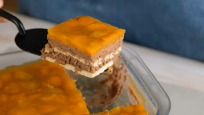 Recept za čokoladni kolač sa keksom i džemom od kajsije.png