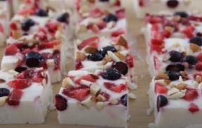 Ledne jogurt kocke sa voćem