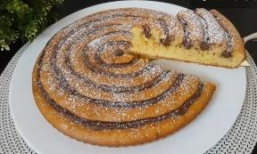 Šareni kolač sa nutelom