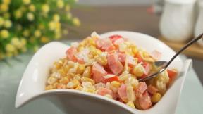 Osvežavajuća salata sa kukuruzom i paprikom