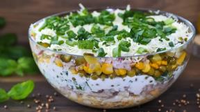 Svečana uskršnja salata sa kuvanim jajima i tunjevinom
