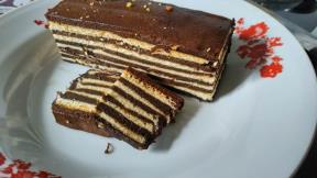 Čokoladna rozen torta sa mlevenim keksom