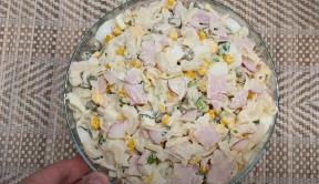 Obrok salata sa testeninom, jajima i šunkom