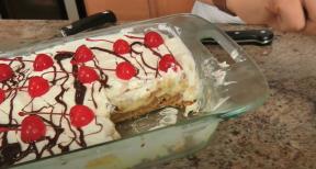 Banana split kolač sa keksom