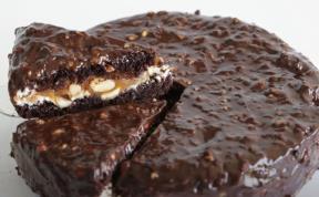 Najukusnija snikers torta sa čokoladom i karamelom