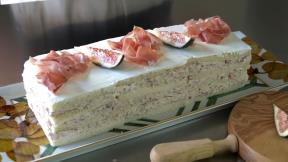 Slana torta sa tost hlebom, pršutom i smokvama