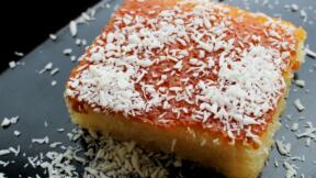 Sočne kokos kocke na tanjiru