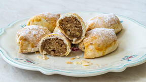 Recept za turski sitni kolač od prhkog testa sa jabukama i orasima