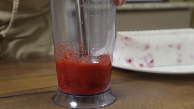 kolač sa jagodama i jogurtom 