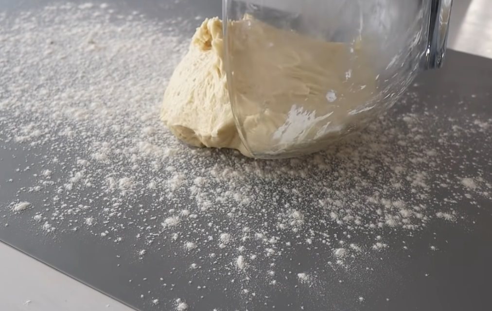 大琼 Qiong Cooking - No kneading! Just need 2-Minutes to prepare Incredibly Easy to make Super Fluffy Milk buns [fM9AuxICHuE - 1180x664 - 2m31s]