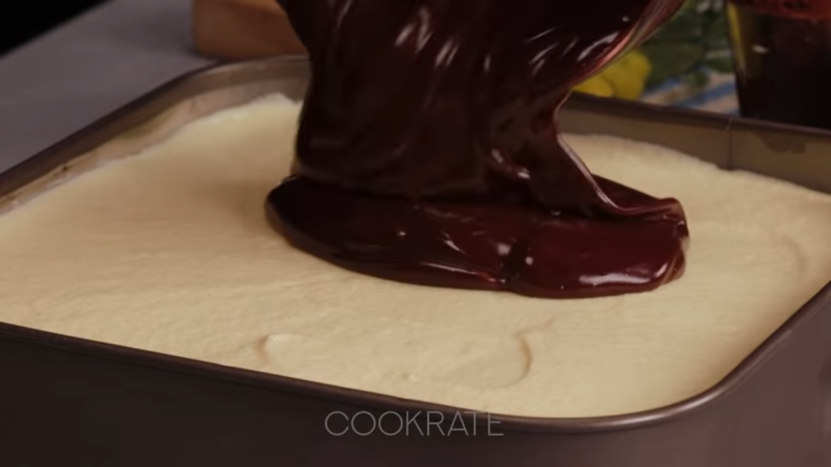 Kolač sa čokoladnim biskvitom i filom od vanile