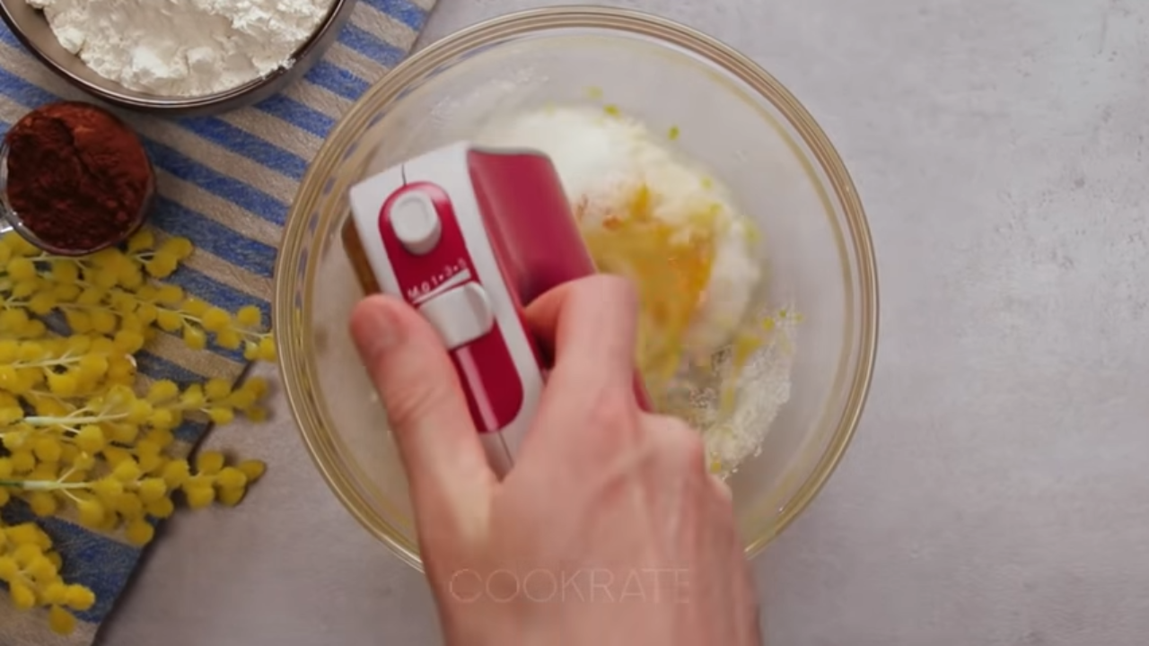 Kolač sa čokoladnim biskvitom i filom od vanile