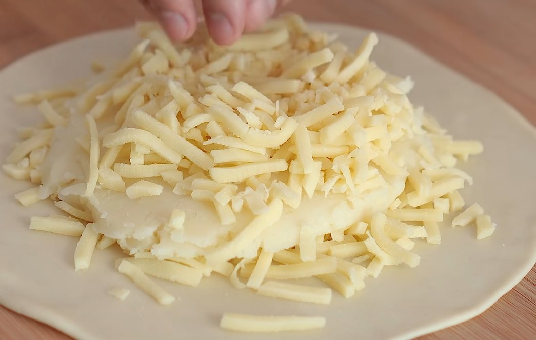 Lepinja sa sirom i pire krompirom