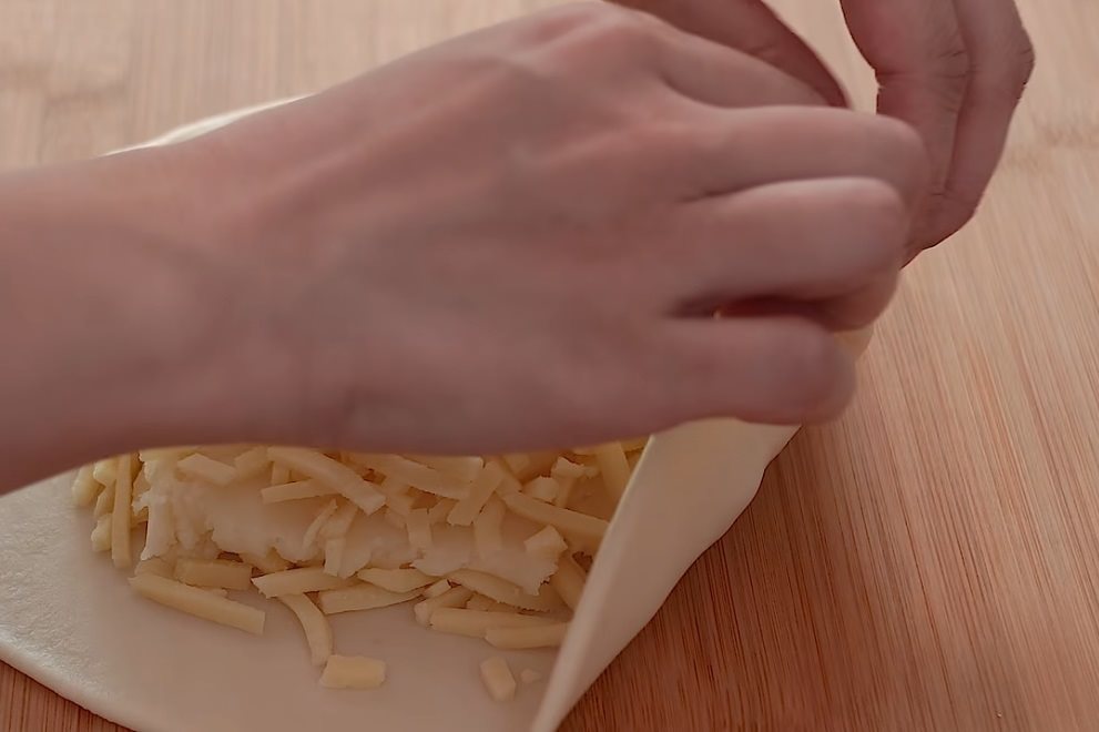 Lepinja sa sirom i pire krompirom