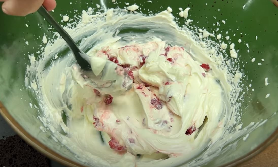 Kolač sa malinama bez brašna i šećera