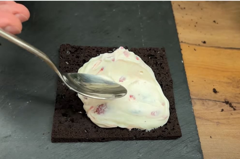 Kolač sa malinama bez brašna i šećera