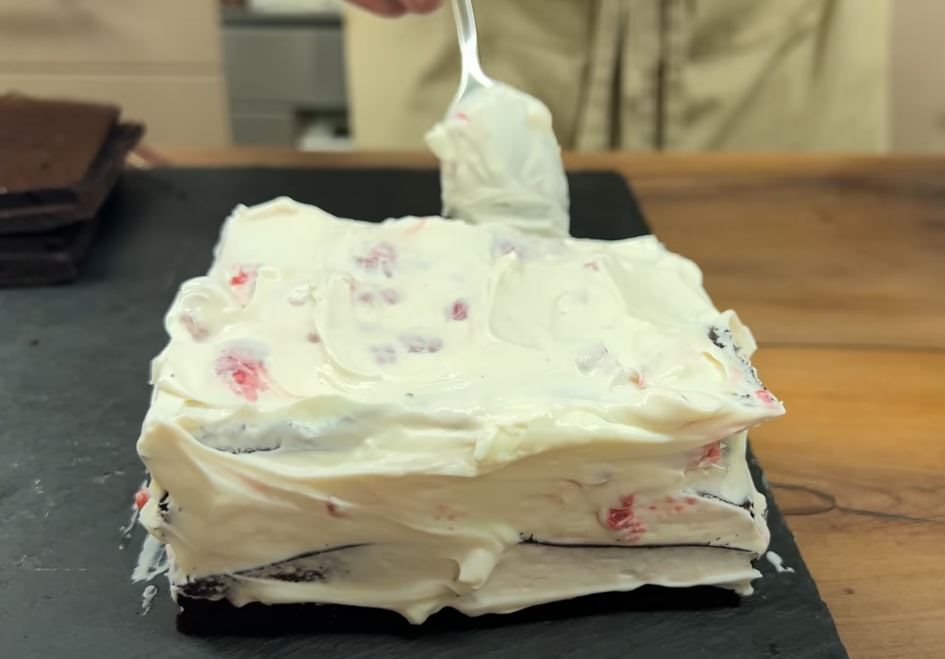 Kolač sa malinama bez brašna i šećera