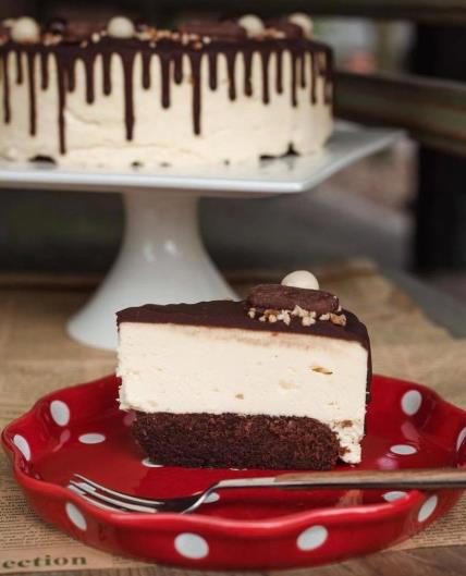 Slatki zalogaji: Torta sa belom čokoladom i vanila puding filom