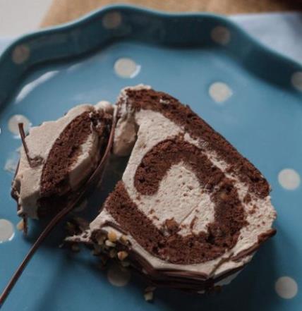 Bueno rolat: Kremast kolač ukusniji od bilo koje torte (RECEPT)