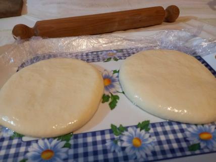 Korak po korak: Rolovana pita sa sirom od domaćih kora