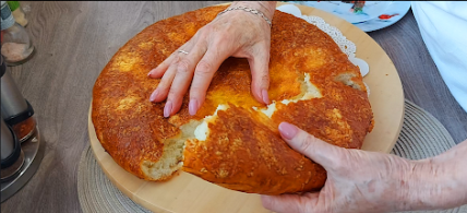 Mekana pogača punjena sirom