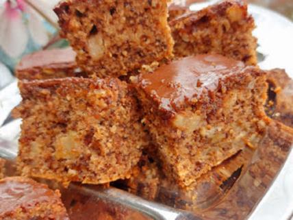 Čokoladni kolač sa orasima i jabukom