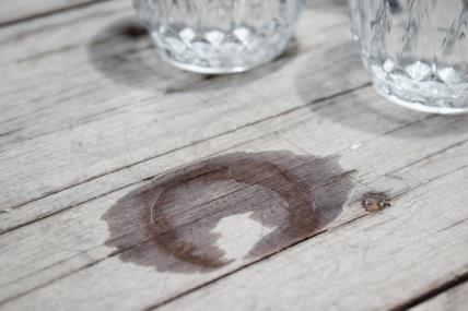 Kako se čiste fleke od vode