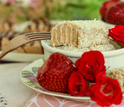 tortice sa keksom i jagodama.png