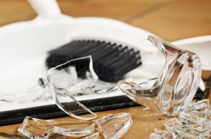 Kako se čisti razbijeno staklo