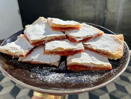 Pita sa šljivama od lisntatog testa