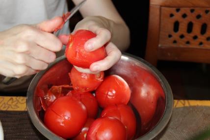 Kako da lako oljuštite paradajz