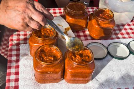 Ajvar sa barenim paprikama