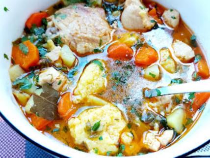 Pileći paprikaš sa noklicama.jpg