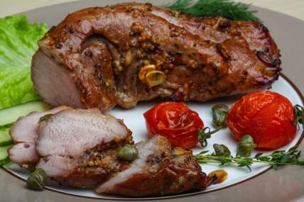 Novogodišnje svinjsko pečenje