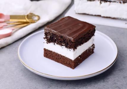 white chocolate cake.jpg