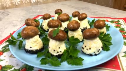 Novogodišnje predjelo u obliku pečurke sa jajima i krompirom