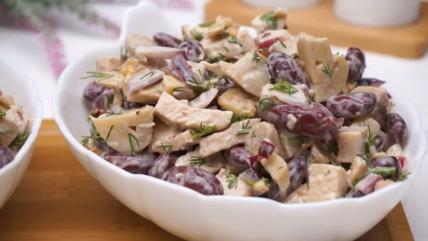 Salata sa piletinom i pasuljem